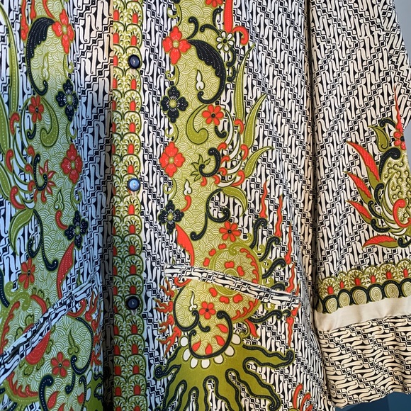 Oriental-inspired long sleeve button down. - Picture 3 of 6